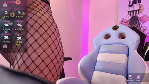 _kur0mi_ online show from February 2025 05:08:01 PM