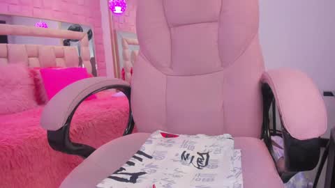 Laura online show from March 2025 03:16:02 PM