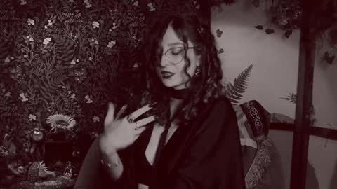 Snapshot of _lady_luna_ chatting on December 2024 06:24:02 AM Lady Luna online show from December 2024 06:24:02 AM