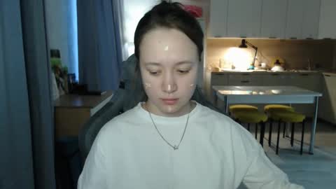 _lalune_ online show from March 2026 01:18:01 PM