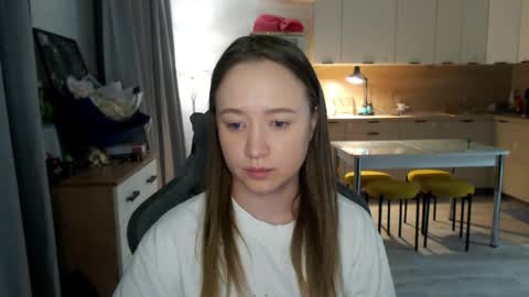 Snapshot of _lalune_ chatting on April 2026 06:42:02 PM _lalune_ online show from April 2026 06:42:02 PM