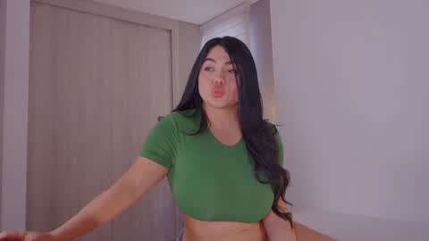 Snapshot of _lasuescun chatting on February 2025 07:11:01 PM Alejandra suescun online show from February 2025 07:11:01 PM