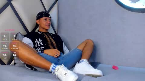 Snapshot of _leohot_ chatting on September 2025 03:27:02 AM _leohot_ online show from September 2025 03:27:02 AM