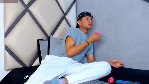 Snapshot of _leohot_ chatting on October 2025 03:38:01 AM _leohot_ online show from October 2025 03:38:01 AM