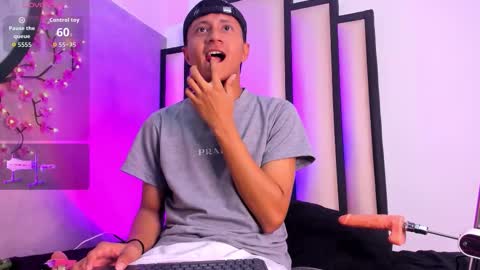 Snapshot of _leohot_ chatting on October 2025 11:05:01 PM _leohot_ online show from October 2025 11:05:01 PM