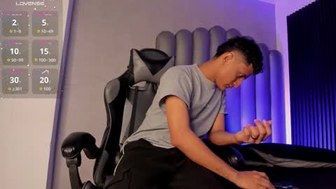 Snapshot of _leohot_ chatting on November 2025 03:39:02 AM _leohot_ online show from November 2025 03:39:02 AM