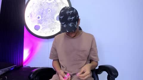 Snapshot of _leohot_ chatting on November 2025 03:28:01 AM _leohot_ online show from November 2025 03:28:01 AM