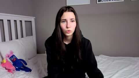 Snapshot of _little_butterfly_ chatting on November 2025 06:32:01 PM Emma online show from November 2025 06:32:01 PM