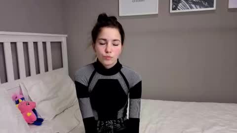 Snapshot of _little_butterfly_ chatting on November 2025 05:50:02 PM Emma online show from November 2025 05:50:02 PM