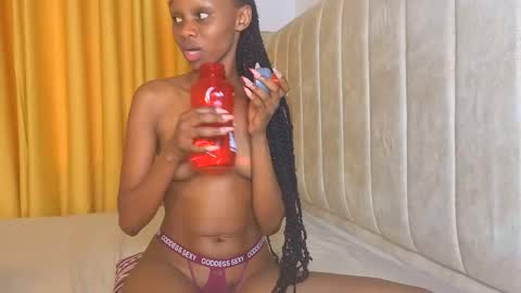 Littlevenus online show from November 2025 12:07:02 PM