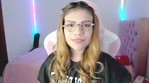 Snapshot of _lloou_ chatting on July 2026 01:19:01 AM Sofia 3 online show from July 2026 01:19:01 AM