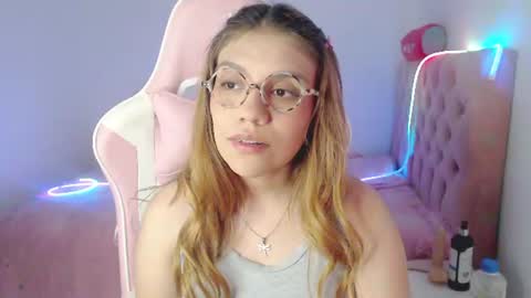 Snapshot of _lloou_ chatting on July 2026 01:58:33 AM Sofia 3 online show from July 2026 01:58:33 AM