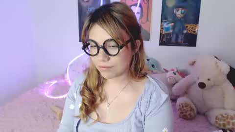 Snapshot of _lloou_ chatting on August 2026 03:43:01 AM Sofia 3 online show from August 2026 03:43:01 AM