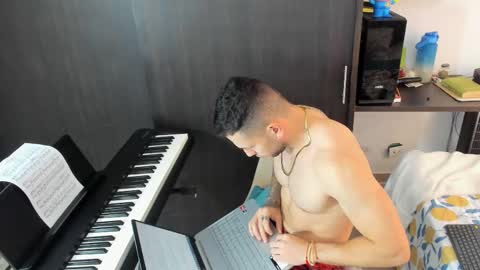 Snapshot of _logan_s chatting on November 2025 12:39:02 PM logan online show from November 2025 12:39:02 PM