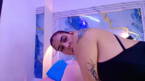 Lorrayne online show from November 2025 12:05:02 PM