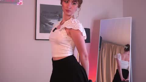 _louiseana_ online show from June 2026 12:09:02 PM