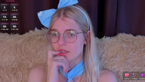 Monica online show from November 2025 07:04:01 PM