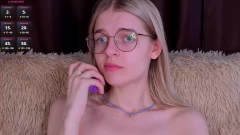 Monica online show from November 2025 07:49:02 PM