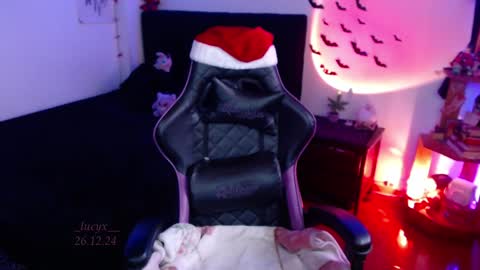 Snapshot of _lucyx__ chatting on December 2024 08:53:01 PM Queen. Help me reach 100 thumbs up online show from December 2024 08:53:01 PM