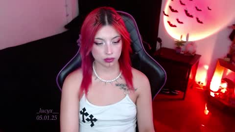 Snapshot of _lucyx__ chatting on January 2025 09:03:01 PM Queen. Help me reach 100 thumbs up online show from January 2025 09:03:01 PM