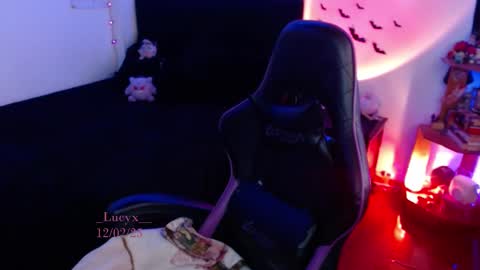 Snapshot of _lucyx__ chatting on February 2025 09:33:01 PM Queen. Help me reach 100 thumbs up online show from February 2025 09:33:01 PM