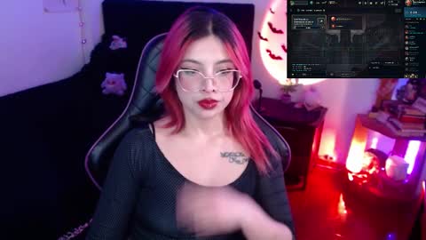 Snapshot of _lucyx__ chatting on March 2025 08:10:02 PM Queen. Help me reach 100 thumbs up online show from March 2025 08:10:02 PM