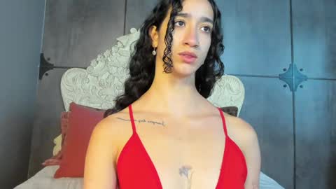 Snapshot of _luna_dupont_ chatting on December 2024 12:02:01 PM  Luna  online show from December 2024 12:02:01 PM