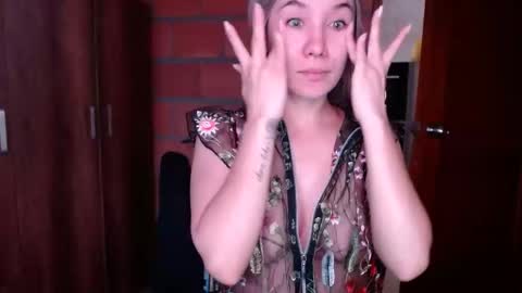 Snapshot of _lunablondie_ chatting on February 2025 02:10:01 PM _lunablondie_ online show from February 2025 02:10:01 PM