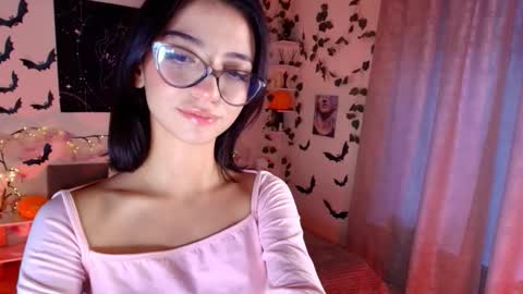 Luna online show from October 2025 05:40:01 AM