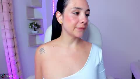 Snapshot of _meel_ chatting on October 2025 10:53:02 PM Meel online show from October 2025 10:53:02 PM