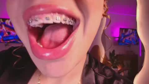 Marce  online show from November 2025 12:27:01 PM