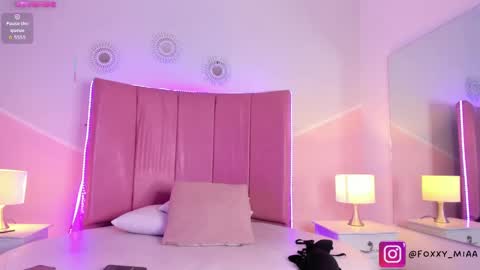 Snapshot of _mia_foxx_ chatting on October 2025 07:54:01 PM _mia_foxx_ online show from October 2025 07:54:01 PM