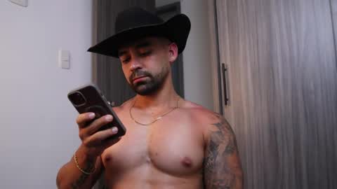 Snapshot of _mikestone chatting on December 2025 08:26:01 PM soy mike online show from December 2025 08:26:01 PM