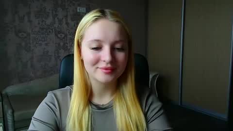 Snapshot of _mila_la_ chatting on April 2026 09:56:01 AM Melanie online show from April 2026 09:56:01 AM