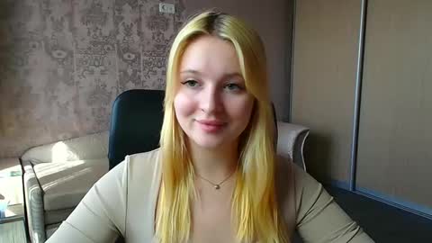 Snapshot of _mila_la_ chatting on April 2026 12:29:02 PM Melanie online show from April 2026 12:29:02 PM