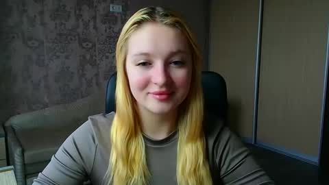 Snapshot of _mila_la_ chatting on May 2026 09:15:02 AM Melanie online show from May 2026 09:15:02 AM