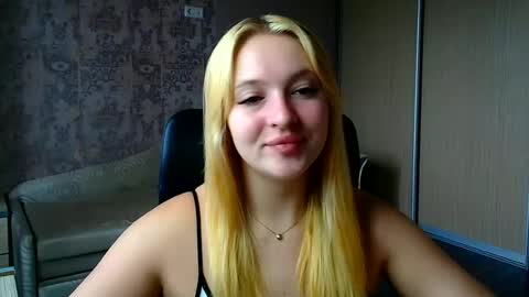 Snapshot of _mila_la_ chatting on June 2026 08:38:01 AM Melanie online show from June 2026 08:38:01 AM