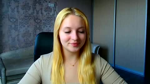 Snapshot of _mila_la_ chatting on June 2026 11:34:01 AM Melanie online show from June 2026 11:34:01 AM