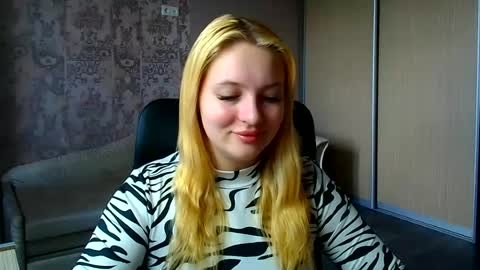 Snapshot of _mila_la_ chatting on June 2026 10:29:01 AM Melanie online show from June 2026 10:29:01 AM
