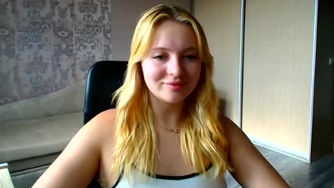 Snapshot of _mila_la_ chatting on July 2026 03:03:02 PM Melanie online show from July 2026 03:03:02 PM