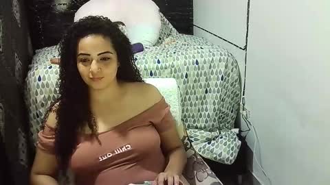 Snapshot of _milf_naughty chatting on October 2025 04:21:01 AM _milf_naughty online show from October 2025 04:21:01 AM