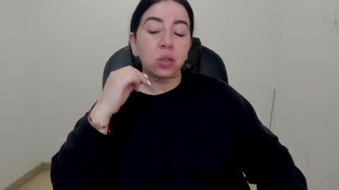 _miss_coco_ online show from November 2025 01:11:01 PM