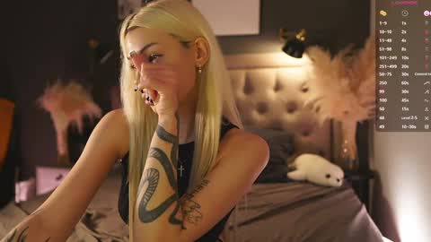 Snapshot of _miumiu_ chatting on February 2025 05:46:02 PM Sasha online show from February 2025 05:46:02 PM