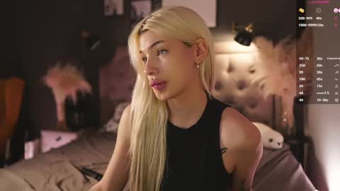 Snapshot of _miumiu_ chatting on February 2025 08:53:02 PM Sasha online show from February 2025 08:53:02 PM