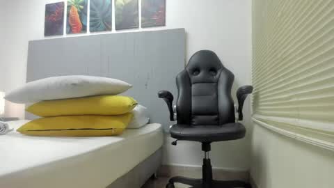 _molly_rosse_ online show from April 2026 12:28:02 PM