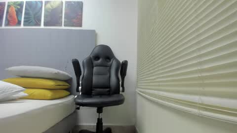 _molly_rosse_ online show from April 2026 12:09:02 PM