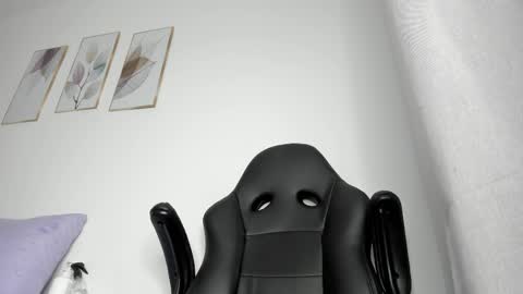 Snapshot of _molly_rosse_ chatting on May 2026 12:00:01 PM _molly_rosse_ online show from May 2026 12:00:01 PM