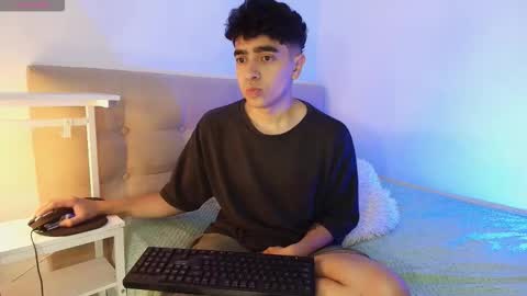 Nicolas online show from October 2025 05:02:02 AM