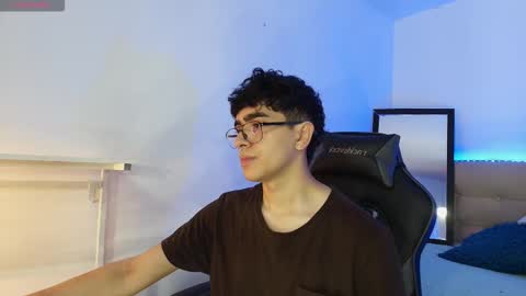 Nicolas online show from November 2025 04:35:01 AM