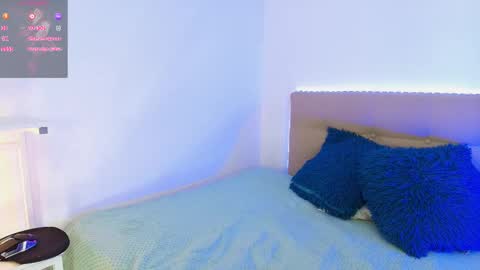 Nicolas online show from November 2025 08:21:02 PM